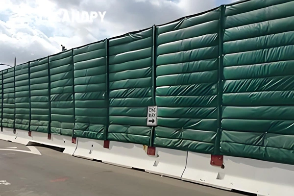 Основные преимущества использования заграждений из ПВХ в промышленных условиях