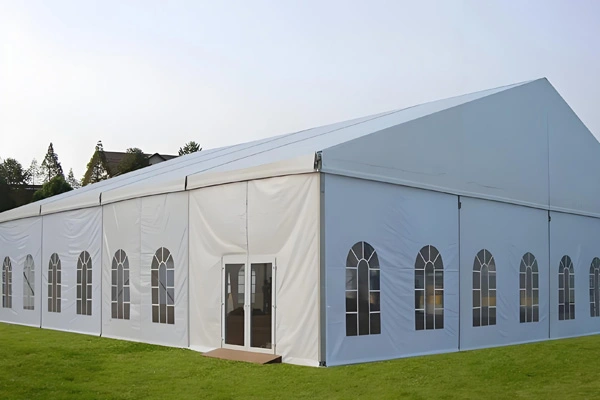 Как ткань шатра ПВК увеличивает на открытом воздухе располагаясь лагерем опыты